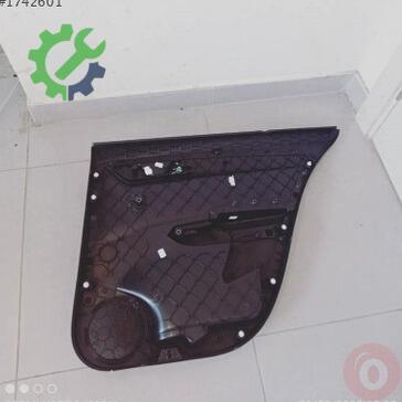Skoda Fabia Kapı Döşemesi 6V6867023F çıkma parça