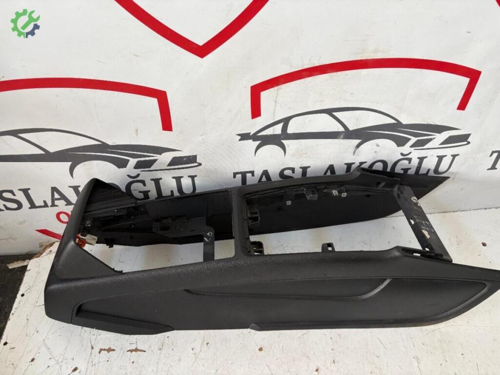 Audi Q7 Orta Konsol çıkma parça