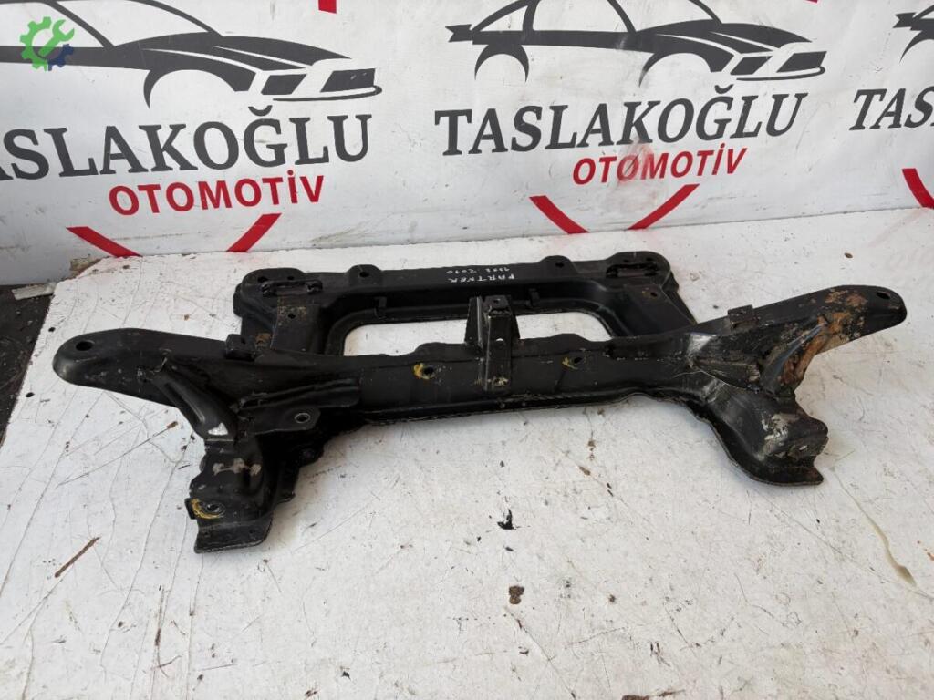 Peugeot Partner Ön Travers çıkma parça