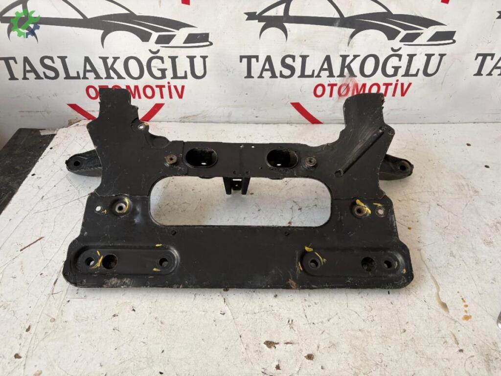 Peugeot Partner Ön Travers çıkma parça
