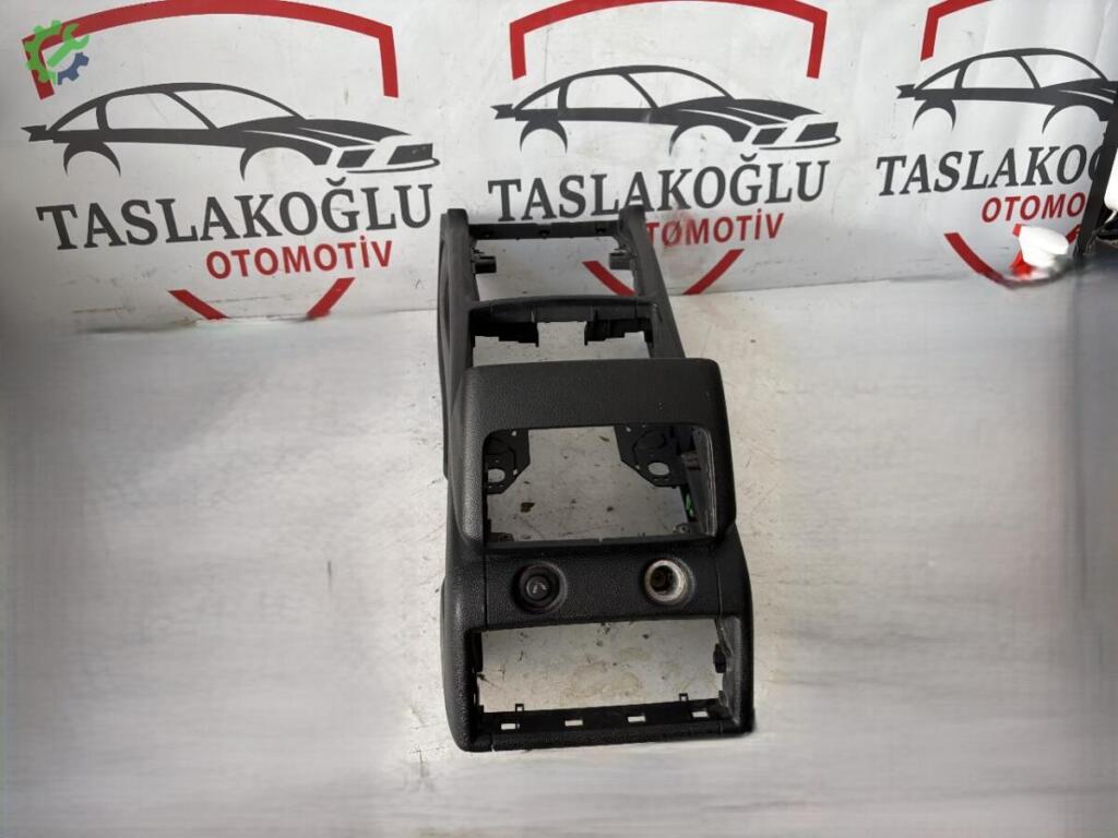 Audi Q7 Orta Konsol çıkma parça