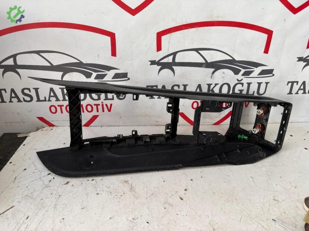 Audi Q7 Orta Konsol çıkma parça
