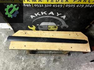 7700430882 Megane 1 Sağ ön Kapı Bandı Orjinal Çıkma