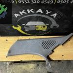 7700841902D Megane 1 Sağ Arka Direk Bakaliti Orjinal Çıkma