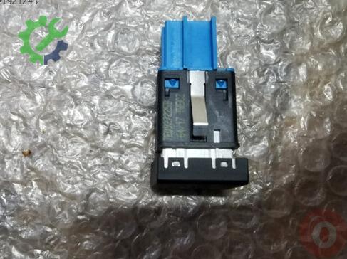 Volkswagen Transporter Merkezi Kilit Motoru 7E0927225B çıkma parça