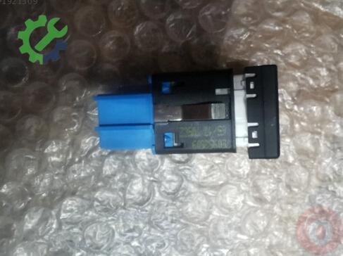 Volkswagen Transporter Flaşör Düğmesi 7E0953509 çıkma parça