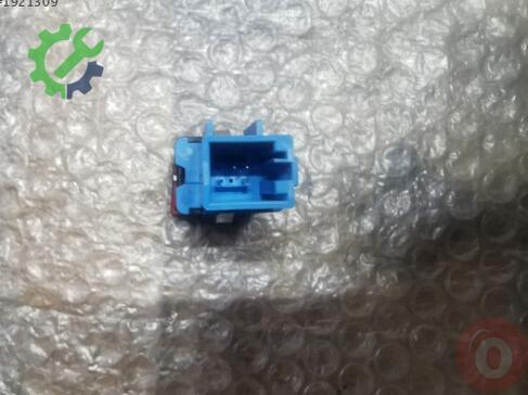 Volkswagen Transporter Flaşör Düğmesi 7E0953509 çıkma parça