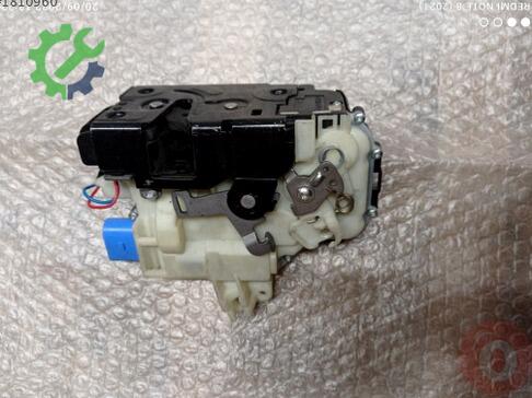 Volkswagen Transporter Kapı Kilidi 7E1837015A çıkma parça