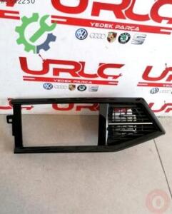 Volkswagen Transporter Orijinal Çıkma Panjur 7L1857038A