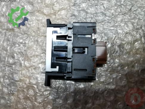 Volkswagen Transporter Flaşör Düğmesi 7LA927211E çıkma parça