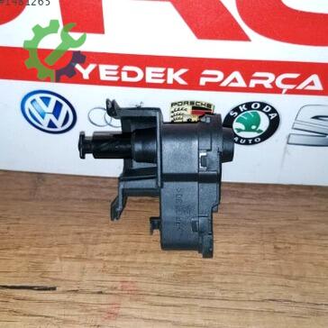 Skoda Fabia Depo Kapağı 7P0810773D çıkma parça
