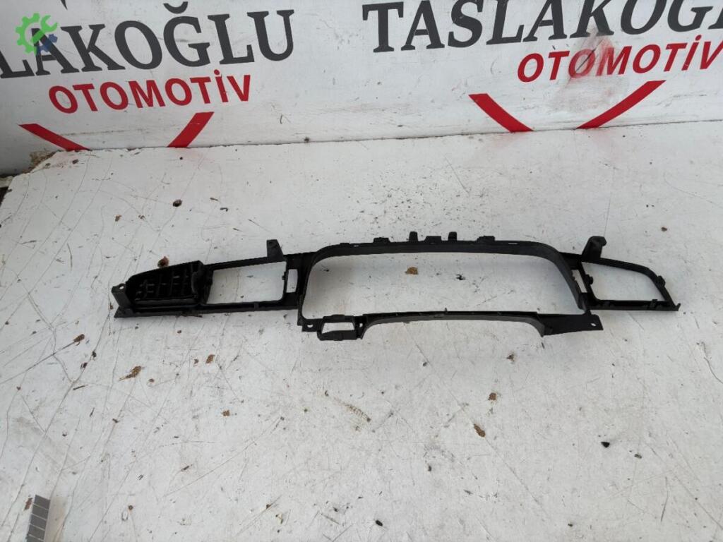 Volkswagen Passat Gösterge Çerçevesi çıkma parça