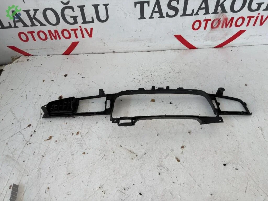 Volkswagen Passat Gösterge Çerçevesi çıkma parça