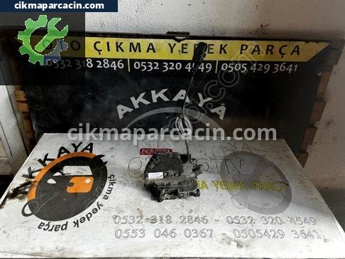 Renault Fluence Sağ Ön Kapı Kilidi çıkma parça