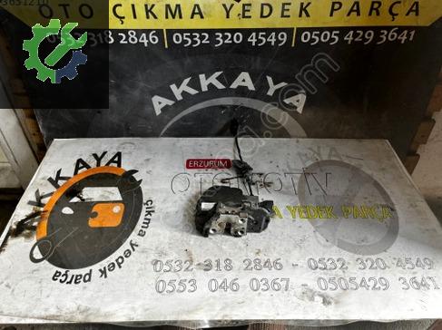 Renault Fluence Sağ Ön Kapı Kilidi 805020022R çıkma parça