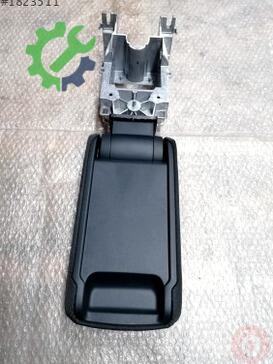 Audi Q2 Orta Konsol 81A864283B çıkma parça