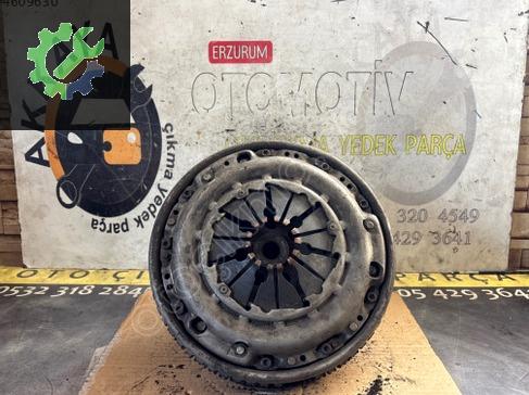Mitsubishi Space Star Volant 8200157750 çıkma parça