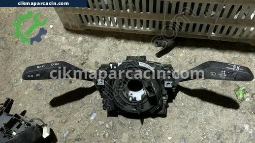 Audi Q3 Sinyal Kolu çıkma parça