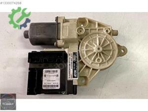 8P0959802F 2004-2013 modeller arası Audi A3 SAĞ ÖN CAM MOTORU