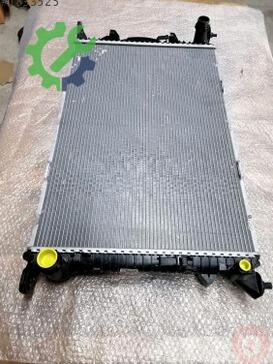 Audi A4 Motor Su Radyatörü 8K0121251H çıkma parça