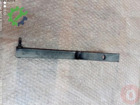Audi A4 Radyatör Traversi 8K0805528A çıkma parça