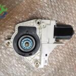 Çıkma Volkswagen Touareg Cam Motoru 8K0959811A