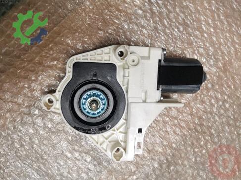 Volkswagen Touareg Cam Motoru 8K0959811A çıkma parça