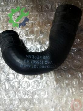Audi Q5 Radyatör Hortumu 8R0121448B çıkma parça