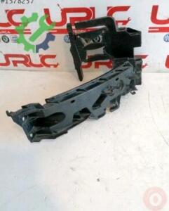 Audi Q5 2022 Sağ Far Braketi Çıkma – 8R0805608