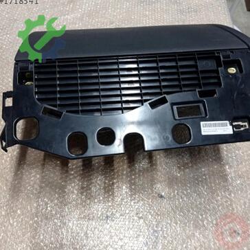 Audi Q5 Torpido 8R1857035E çıkma parça