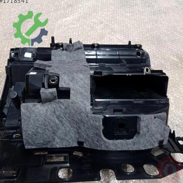 Audi Q5 Torpido 8R1857035E çıkma parça