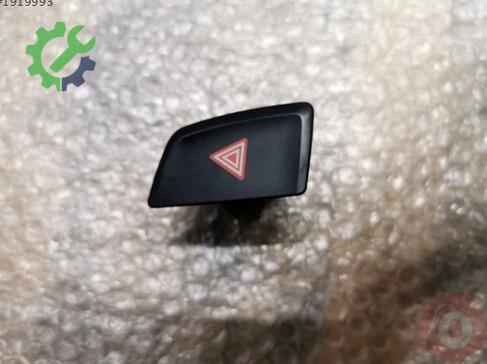Audi Q5 Flaşör Düğmesi 8R1941509 çıkma parça