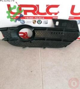 Çıkma Audi Q3 Sis Farı Çerçevesi 8U0807681A