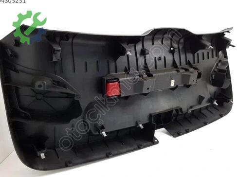 Audi Q3 Bagaj 8U0867979 çıkma parça