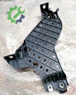 Audi Q3 Far Braketi 8U0941453 çıkma parça