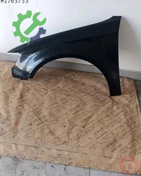 Audi A3 Çamurluk 8V0821105G çıkma parça