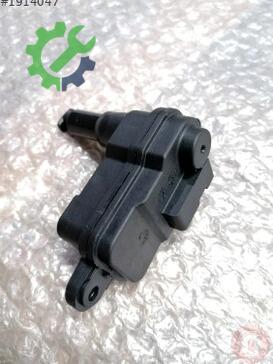 Skoda Octavia Depo Kapağı 8V0862159 çıkma parça
