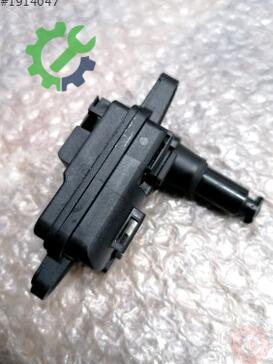 Skoda Octavia Depo Kapağı 8V0862159 çıkma parça