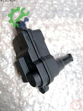 Skoda Octavia Depo Kapağı 8V0862159 çıkma parça