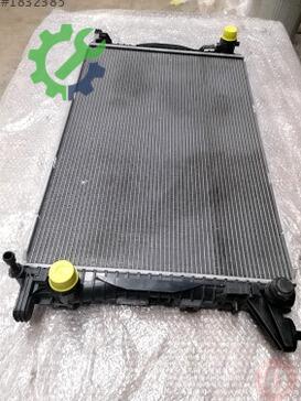Audi A4 Motor Su Radyatörü 8W0121251AB çıkma parça