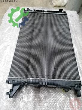 Audi A4 Motor Su Radyatörü 8W0121251AB çıkma parça