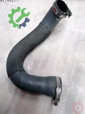 Audi A4 Turbo Hortumu 8W0145738G çıkma parça