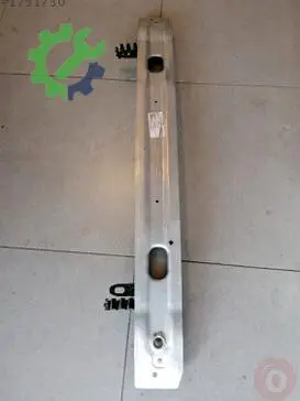 Audi A4 Tampon Demiri 8W0807113 çıkma parça