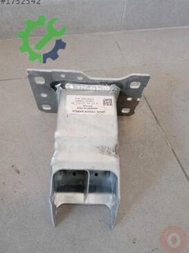 Audi A4 Tampon Demiri 8W0807133 çıkma parça