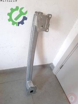 Audi A4 Tampon Demiri 8W0807309 çıkma parça