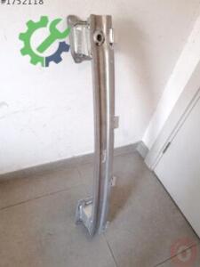 Audi A4 Orijinal Çıkma Tampon Demiri 8W0807309J
