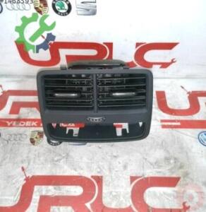 Çıkma Audi A4 Panjur 8W0819203B