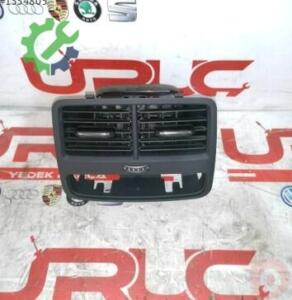 Çıkma Audi A4 Panjur 8W0819203B
