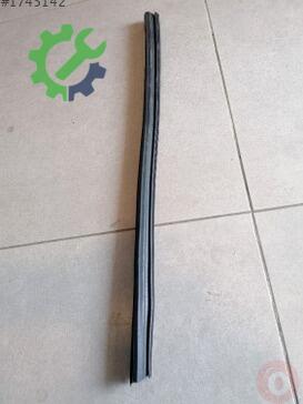 Audi A4 Kapı Çıtası 8W0839479 çıkma parça