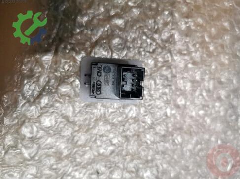 Audi A4 Kapı Döşemesi 8W0919390A çıkma parça